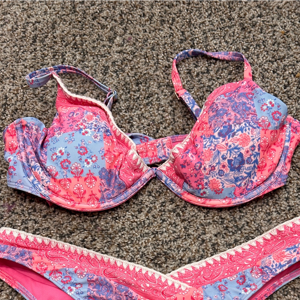 Hollister Pink Floral Underwire Bikini Top XL